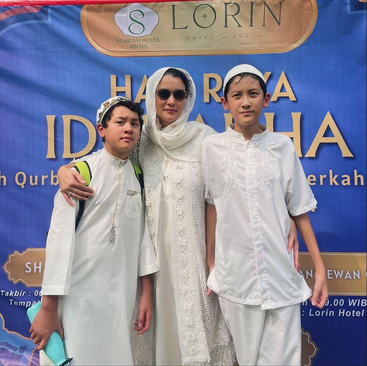 <p>Marcella melahirkan anak pertamanya  yang diberi nama Kana Mahatma Soeprapto pada 19 Juni 2011. Sementara itu, putra keduanya yang bernama Ayrton Magali Sastra Soeprapto lahir pada 20 Oktober 2013. (Foto: Instagram: @marcella.zalianty)</p>