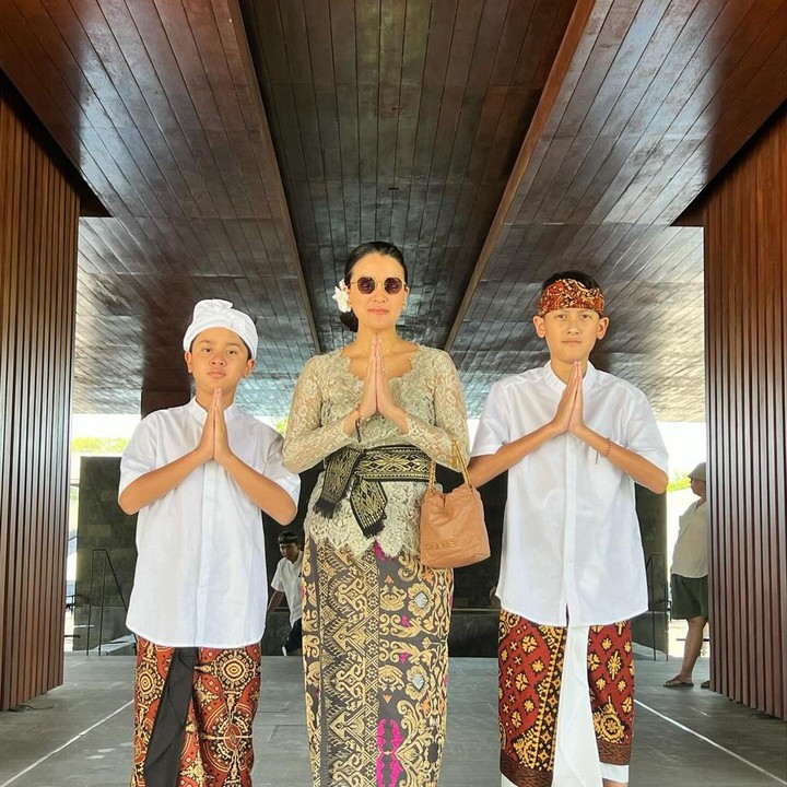 <p>Marcella Zalianty menikah dengan Ananda Mikola pada tahun 2010, Bunda. Kebahagiaan keduanya pun semakin bertambah usai dikaruniai dua putra yang tampan. (Foto: Instagram: @marcella.zalianty)</p>