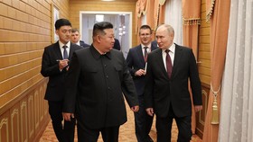 Korut Klaim Putin 'Tergila-gila' dengan Kim Jong Un