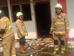 Ruang Kelas SMK di Jaktim Terbakar, Awalnya Ada yang Bakar Sampah