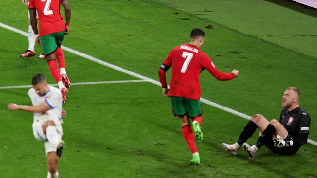 Selebrasi Kemenangan Ronaldo Usai Bobol Gawang Ceko Menantang Penjaga Gawang
