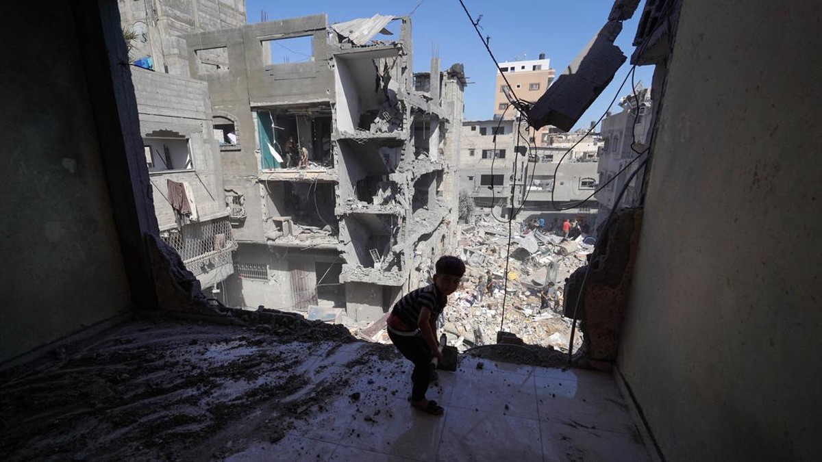 FOTO: Pilu Korban Serangan Israel di Reruntuhan Kamp Pengungsi Gaza