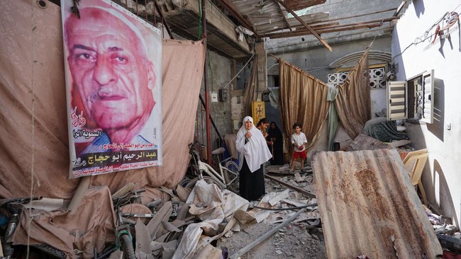 Wakil Menteri Ketenagakerjaan Palestina Ihab Al Ghussein tewas terbunuh dalam serangan udara Isael ke Jalur Gaza pada Minggu (8/7).