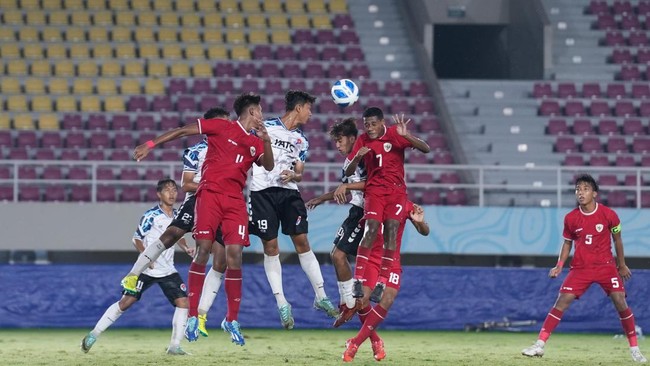Timnas Indonesia U-16 membuka aksi di Piala AFF U-16 2024 dengan meyakinkan lewat skor 3-0 atas Singapura di Stadion Manahan, Jumat (21/6).