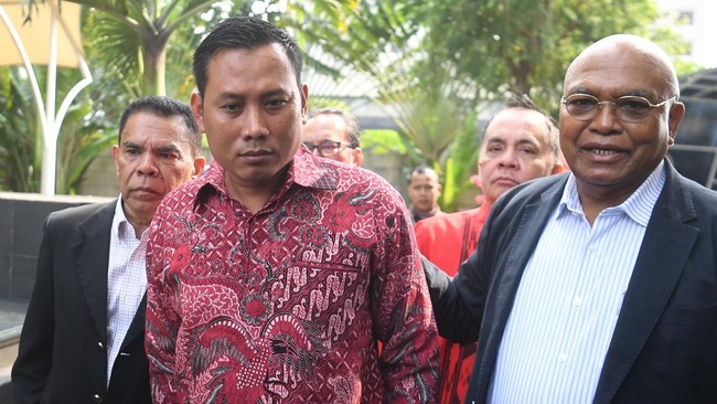 Staf dari Sekretaris Jenderal PDIP Hasto Kristiyanto, Kusnadi, mengaku pernah bertemu dengan Harun Masiku yang kini berstatus buron lebih dari empat tahun.