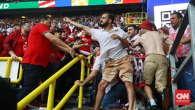 Euro Tercoreng Brutalisme, Fans Turki dan Georgia Tawuran di Stadion
