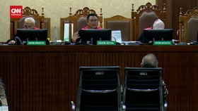 VIDEO: Saksi Mahkota Ungkap THR Rp500 Juta Untuk Anggota Komisi IV DPR