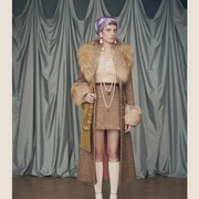 Potret Koleksi Perdana Alessandro Michele untuk Valentino, Ada Batik Kawung?