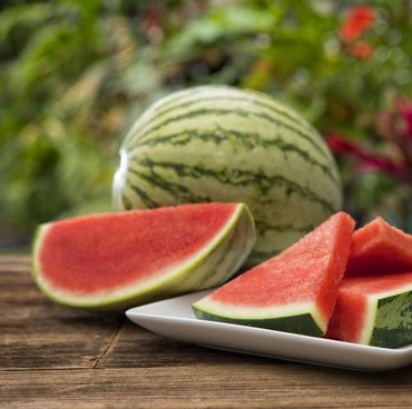 4 Makanan yang Tidak Boleh Dimakan Bersamaan dengan Semangka