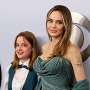 Angelina Jolie Menang Tony Awards 2024, Bagikan Momen Ibu & Anak dengan Vivienne Jolie-Pitt