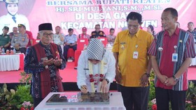 Bupati Klaten Resmikan Kios di Rest Area Desa Gatak