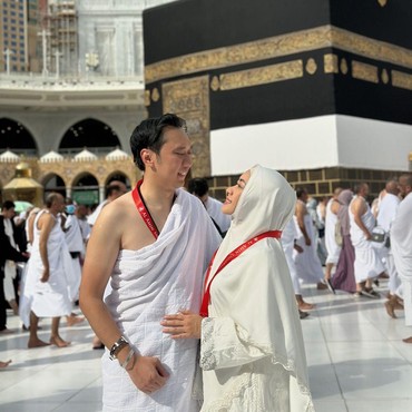 Alami Cobaan Berat di Tanah Suci, 7 Potret Aliya Rajasa & Ibas Jalani Ibadah Haji