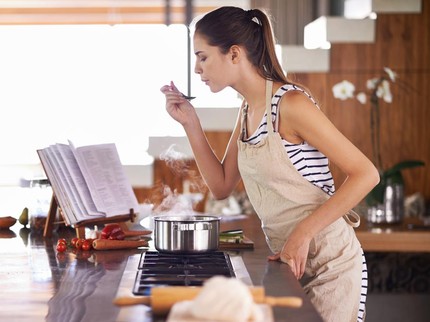 10 Barang yang Tidak Boleh Disimpan di Meja Dapur Menurut Ahli, Demi Keamanan Bun