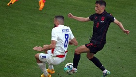 Bintang Albania Viral Usai Pakai Sepatu Motif Super Mario di Euro 2024