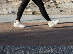 Teknik Jalan Kaki ala Jepang yang Bikin Otak Encer, Cukup 30 Menit!