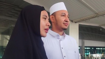 img-title Kartika Putri Ungkap Isi Doa Saat Ibadah Haji Bareng Suami