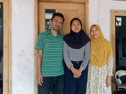 Kisah Perjuangan Loves, Anak Penjual Rempeyek yang Lolos SNBP UGM & Raih Kuliah Gratis