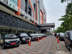 Pemkot Surabaya Gelontorkan Rp 6 M Sewa Mobil Listrik untuk Camat-Kadis