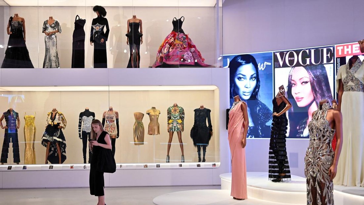 FOTO: Merayakan 40 Tahun Karier Supermodel Naomi Campbell