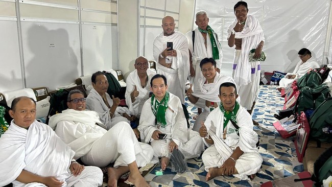 Jemaah WNI beber antisipasi hadapi heatstroke selama pelaksanaan ibadah haji, di tengah panas ekstrem di Saudi.