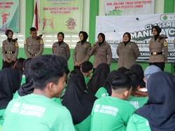 Polwan di Kota Mojokerto Goes to School Cegah Kenakalan Remaja