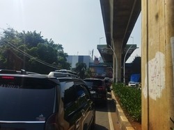 Proyek Galian Belum Rampung, Lalin di Pasar Cipulir Jaksel Macet