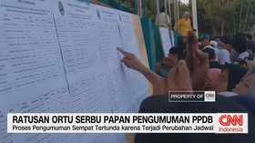VIDEO: Ratusan Ortu Serbu Papan Pengumuman PPDB