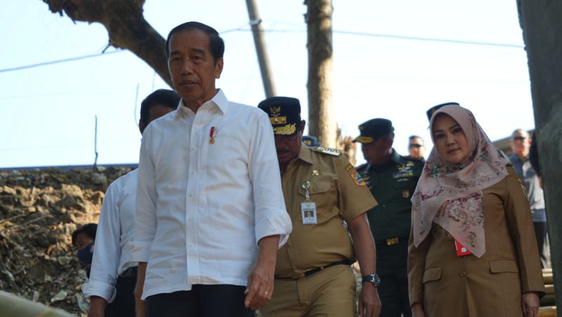 Presiden Joko Widodo melakukan kunjungan ke Kabupaten Klaten, Jawa Tengah, Rabu (19/6) pagi. Dalam kunjungan itu, Jokowi melakukan pengecekan program pompanisas