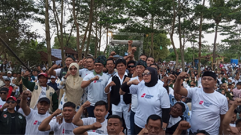 Ribuan relawan Bedas se-Kabupaten Bandung berkumpul di Kampung Agrowisata Lio Bata, Desa Tegalluar, Kecamatan Bojongsoang, Kabupaten Bandung,