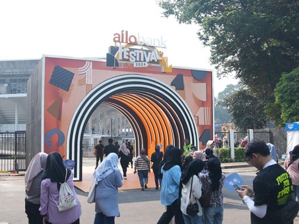 7 Potret Suasana Allo Bank Festival 2024 Day 1, Penampilan Sal Priadi hingga Juicy Luicy Bikin Seru Bun