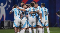 Argentina Waswas Lawan Chile, Main di Rumput Stadion yang Aneh