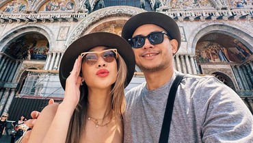 img-title Dikomentari Adik Alm Ashraf, Ini 7 Foto Bulan Madu BCL & Tiko Aryawardhana di Italia