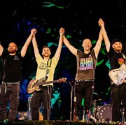 Keren! Coldplay Berhasil Lampaui Target Pengurangan Emisi Karbon dari Konsernya
