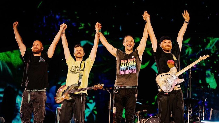 Keren! Coldplay Berhasil Lampaui Target Pengurangan Emisi Karbon dari Konsernya