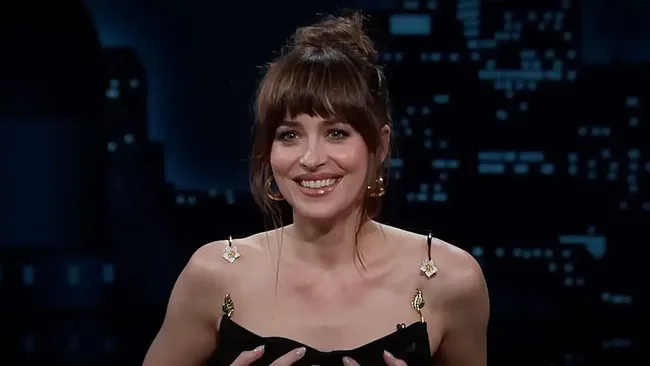 Putus dari Chris Martin, Dakota Johnson Ungkap Hal Ekstrem yang Pernah Dilakukan