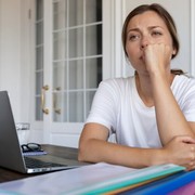 Menurut Ahli, Ini Dampak dan Cara Mengatasi Layoff Anxiety: Cukup 5 Menit!