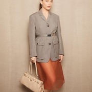 Perbedaan Tas North-South dengan East-West yang Sering Dijinjing Artis