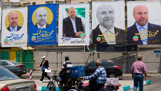 Dua capres Iran mundur sehari jelang pilpres Iran pada 28 Juni, demi dukung satu kandidat mengusung front persatuan.