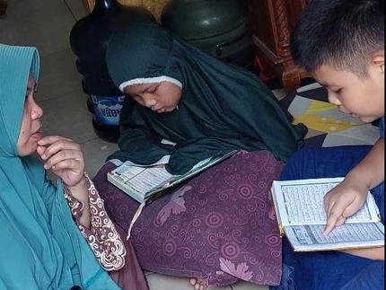 Guru Ngaji Bertangan Satu Rawat Buah Hati dengan Autis, Buta dan Kelainan Darah