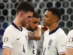 Inggris Gagal Menang, Walker: Yang Penting Masih di Puncak
