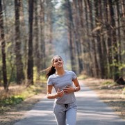 4 Manfaat Jalan Kaki 4 Ribu Langkah untuk Kesehatan Otak