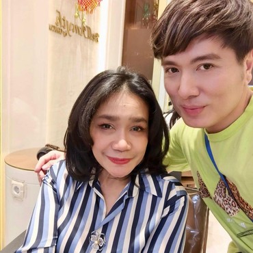 Jarang Tersorot, Ini 7 Potret Maya Firanti Eks Ari Sigit yang Akrab dengan Istri Ke-4