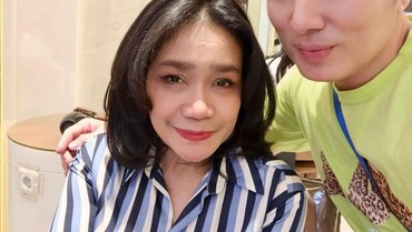 img-title Jarang Tersorot, Ini 7 Potret Maya Firanti Eks Ari Sigit yang Akrab dengan Istri Ke-4