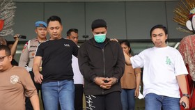 Terjerat Kasus Narkoba, Virgoun Minta Maaf ke Ketiga Anaknya