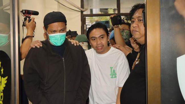 Berikut fakta-fakta terbaru Virgoun yang ditetapkan jadi tersangka kasus penyalahgunaan narkoba pada Senin (24/6).