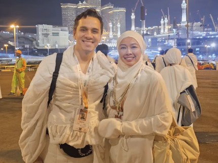 Bikin Khawatir sekaligus Tuai Pujian, Rionaldo Stokhorst Tidur di Lantai Bersama Jemaah Lain saat Haji