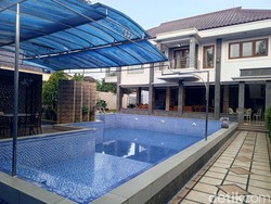 Menengok Fasilitas di Rumah Gedong Milik Bos Persib Umuh Muchtar