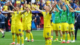 FOTO: Kebangkitan Ukraina Bikin Persaingan Grup E Panas