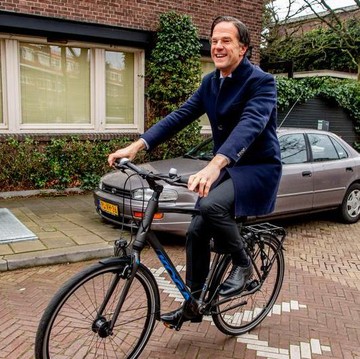 Tanpa Pengawalan Khusus, Ini Kisah Eks PM Belanda Pergi ke Kantor dengan Gowes Sepeda