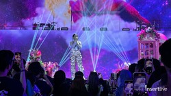 Penampilan Cantik & Elegan Tiara Andini di Allo Bank Festival 2024